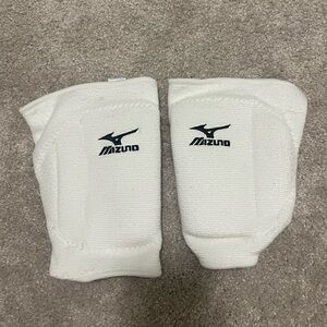 Mizuno White Volleyball Knee Pads